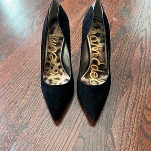 Same Edelman black suede pumps